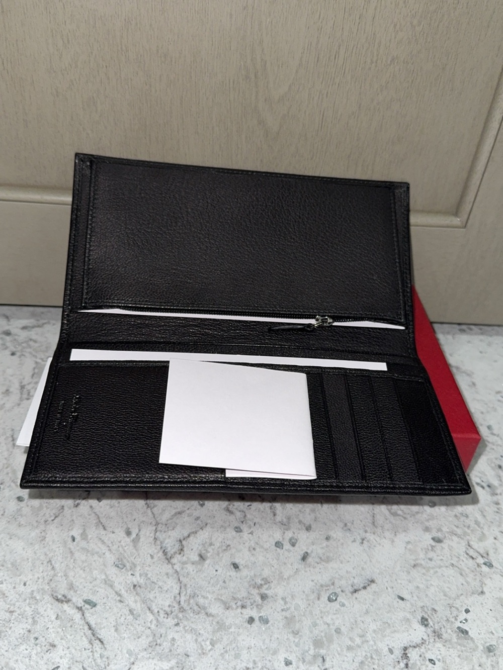 Salvatore Ferragamo Men/Women Black Leather Bi-Fold Wallet -AUTHENTIC NEW IN BOX - Picture 8 of 10